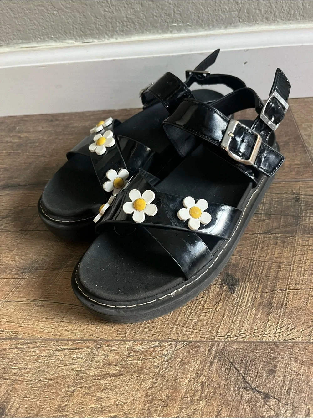 Wonder Nation Girls Flatform Daisy Sandal girls size 3